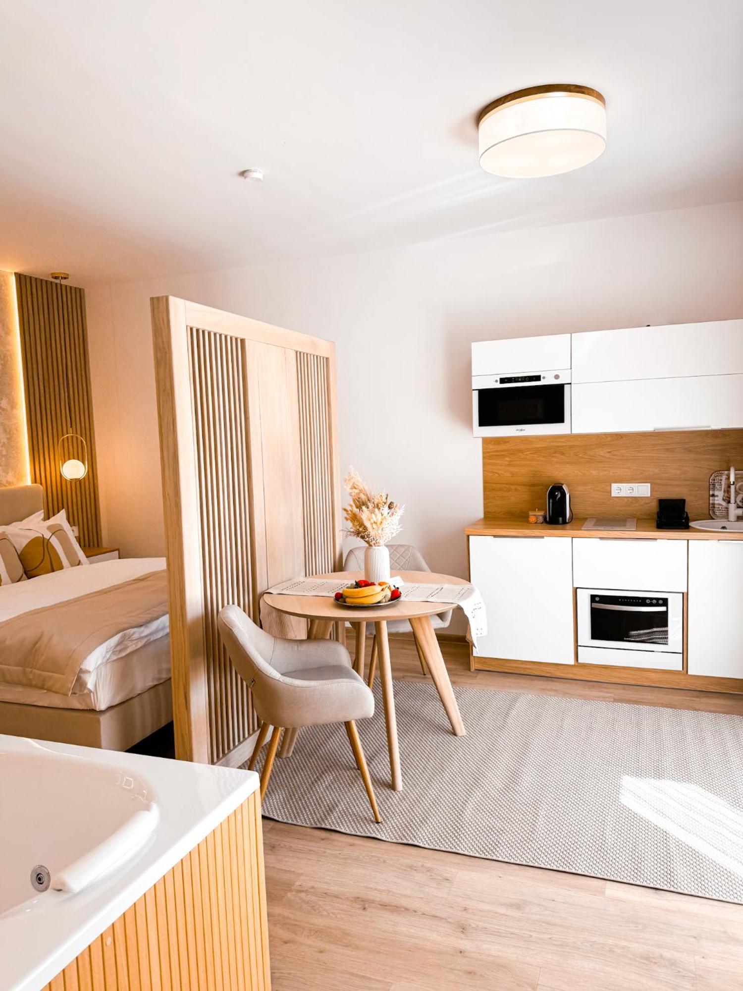 Twin Premium Apartman Tihany Bagian luar foto