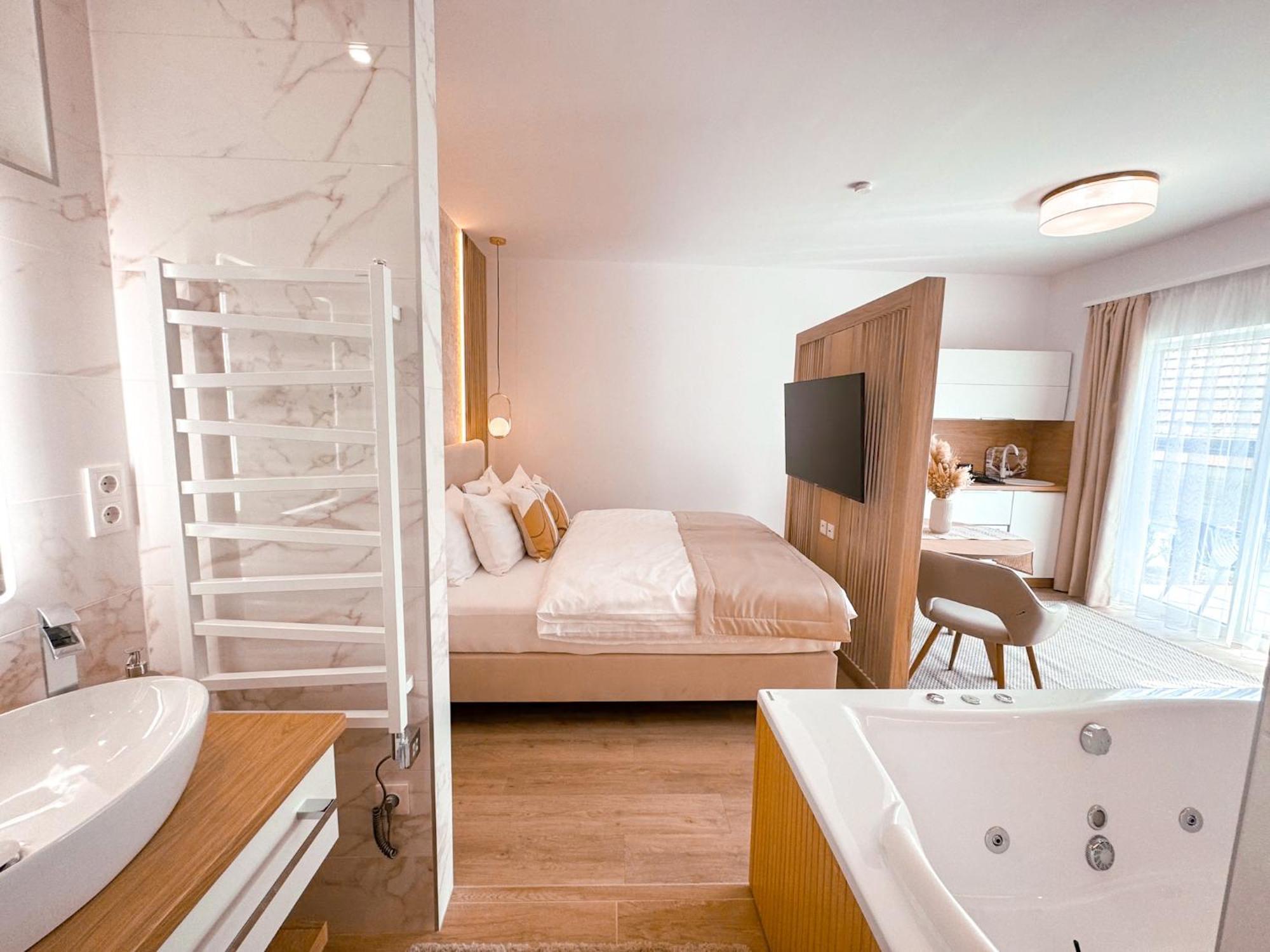 Twin Premium Apartman Tihany Bagian luar foto