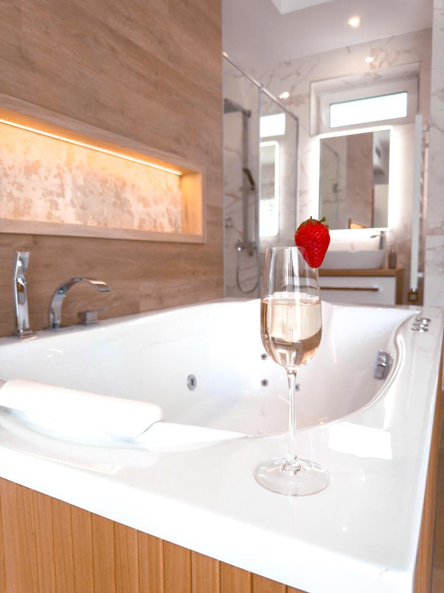 Twin Premium Apartman Tihany Bagian luar foto